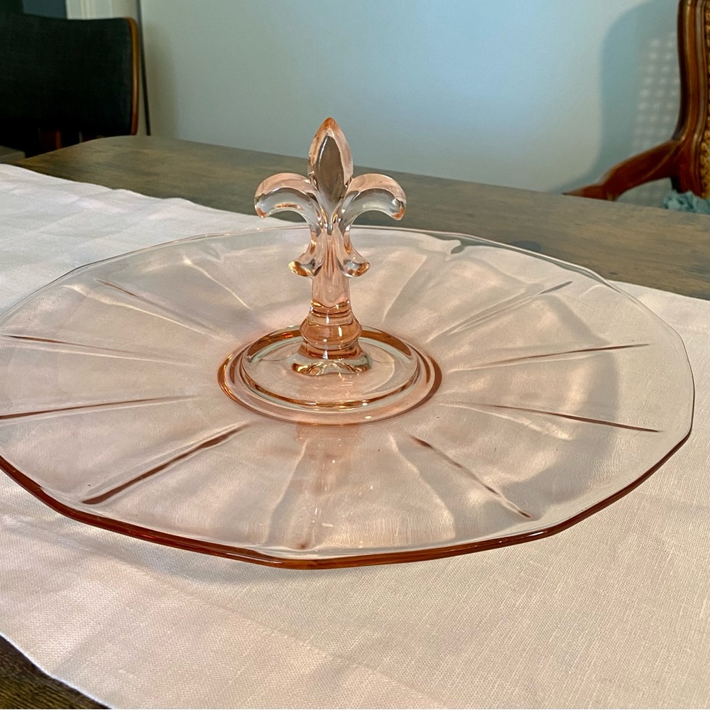 Vintage Fostoria Pink Depression Glass Tray Fleur De Lis Handle. Round - Picture 5 of 13